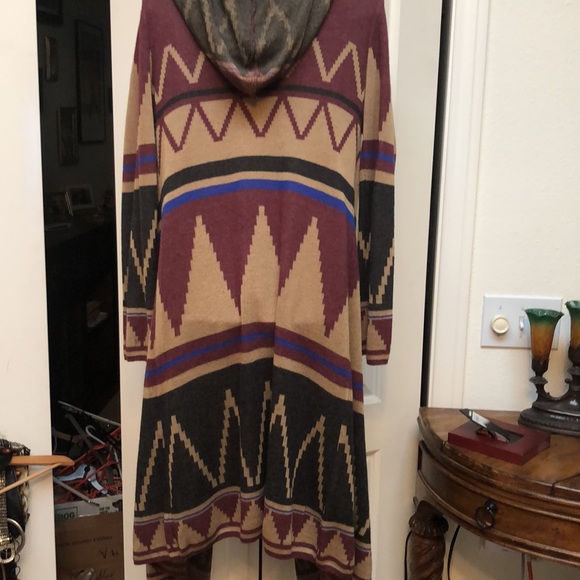 Beautiful jacket long warm hood . Looks hot with boots.maroon , blue and tan - Picture 5 of 5